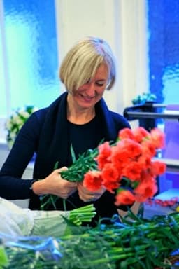 Buchcover: Kurs florystyky: Prosti techniky stvorennja dyvovyžnych kvitkovych kompozycij